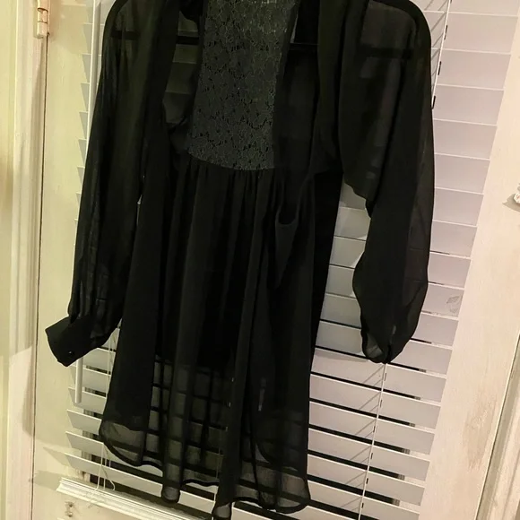 Navy Casual Button Down Shirt with Breathable Fabric and Relaxed Fit - Picture 4 of 8